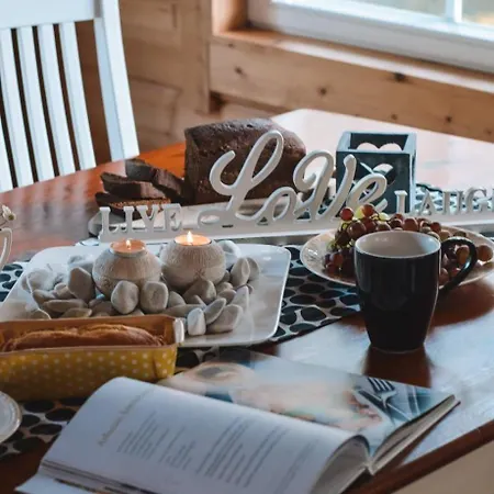 Merineitsi Peamaja Saunaga Kahele Apartmán *